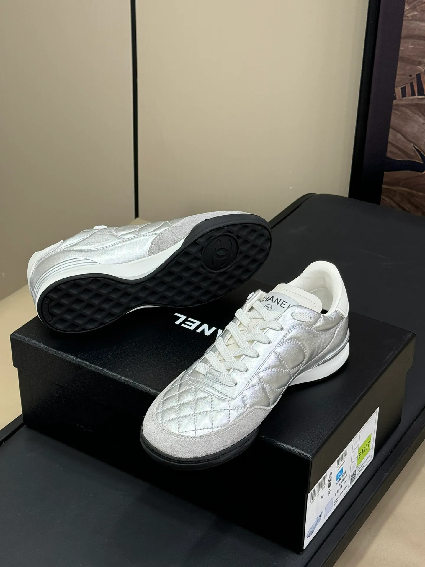 👟👟Ex-factory price 520👟👟chanel 24b sneakers new product 24 autumn and winter sneakers, the third generation of sneakers made of lambskin material, classic rhombus elements, extremely easy to wear, full of fashionability💯high-quality goods size 35-41